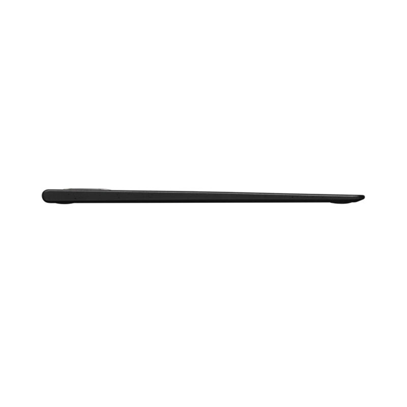 Profil extrêmement fin d'un ordinateur portable fermé.