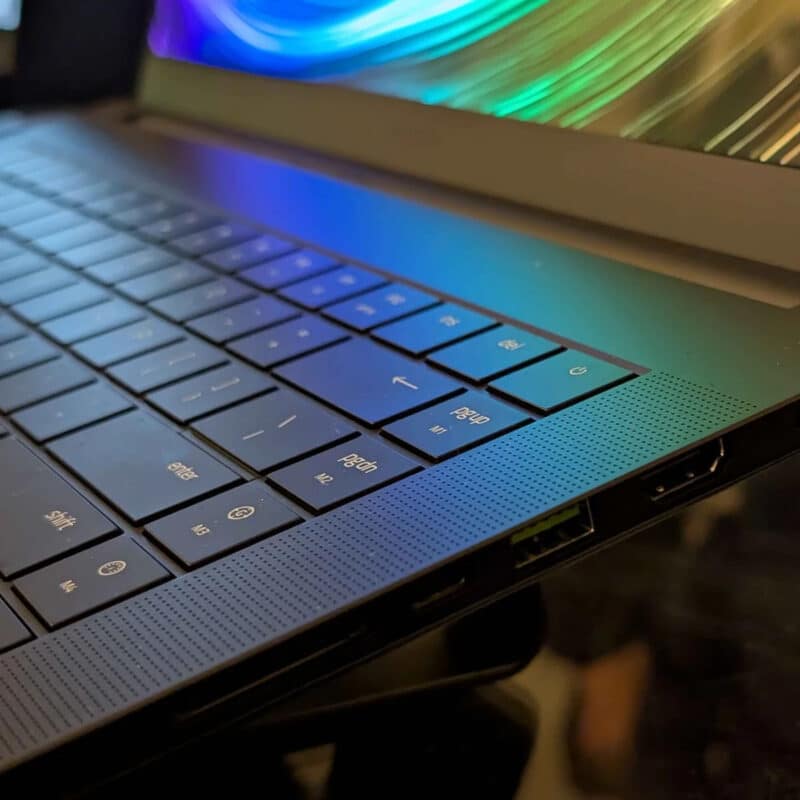 Clavier d'ordinateur portable avec rétroéclairage coloré