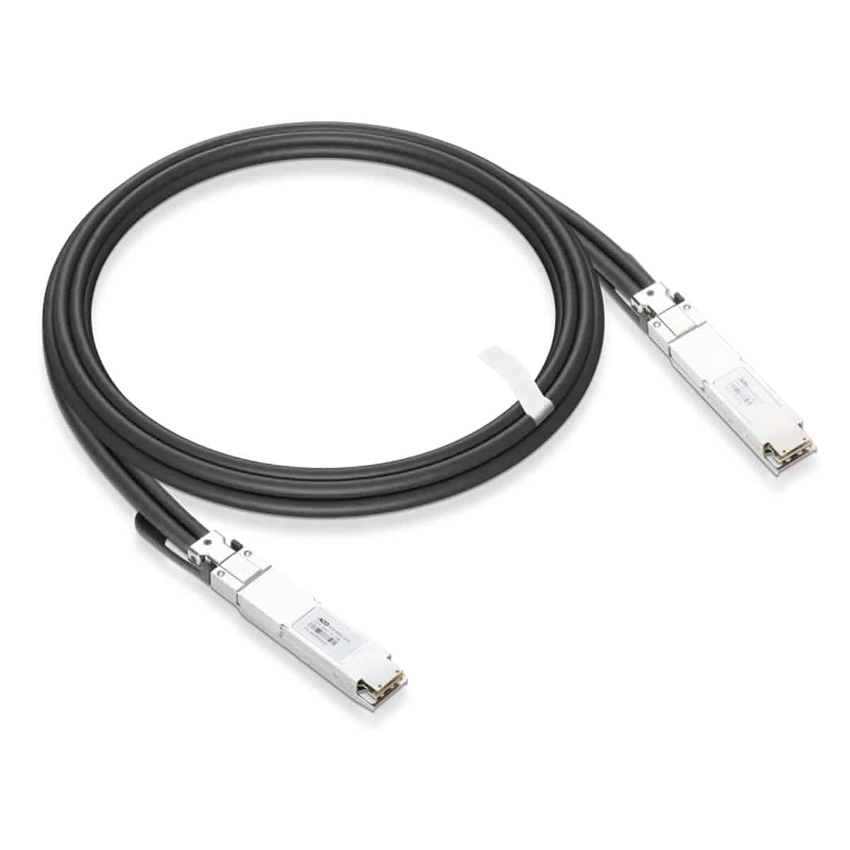 Câble réseau avec connecteurs métalliques des deux côtés.